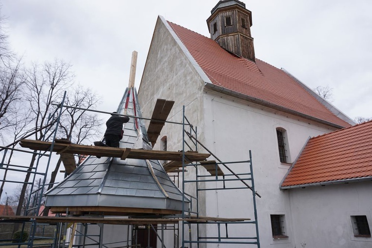 Na wieży w Grodziszczu zostawili ślad dla przyszłych pokoleń.