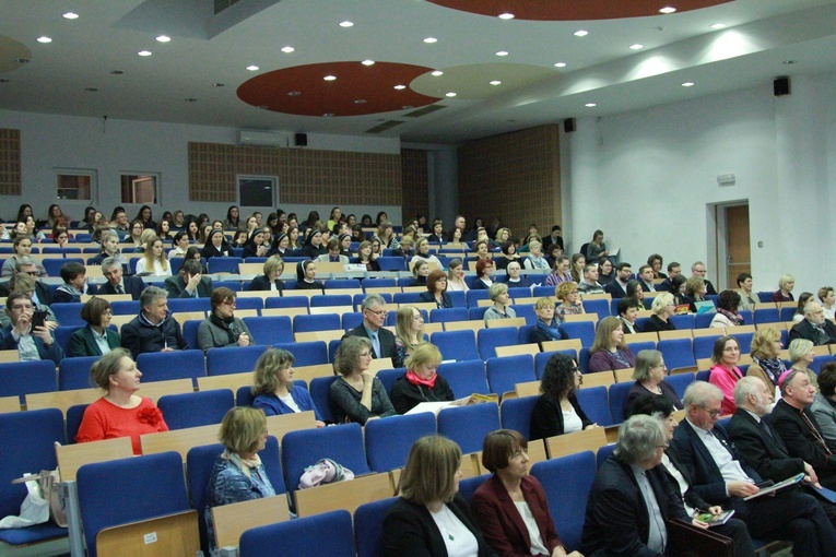 Forum Nauczycieli i Wychowawców.