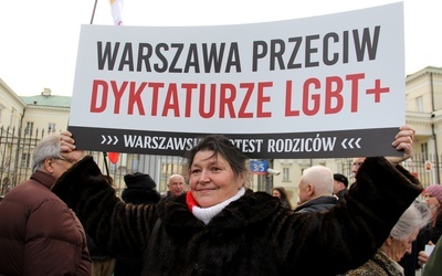 Rodzice bronią prawa wychowania dzieci w wartościach im bliskich.