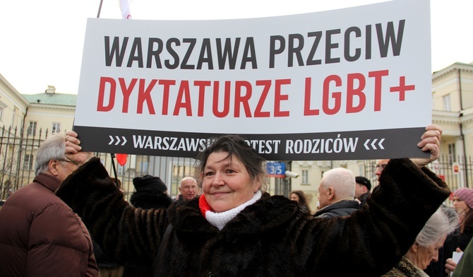 Rodzice bronią prawa wychowania dzieci w wartościach im bliskich.