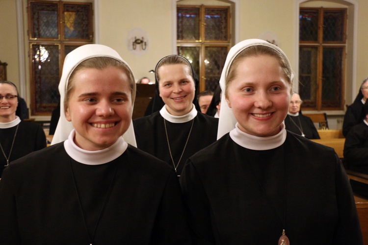 Obłóczyny s. Faustyny i s. Klary w Zgromadzeniu Sióstr Bożego Serca Jezusa