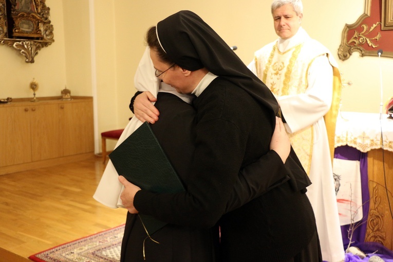 Obłóczyny s. Faustyny i s. Klary w Zgromadzeniu Sióstr Bożego Serca Jezusa