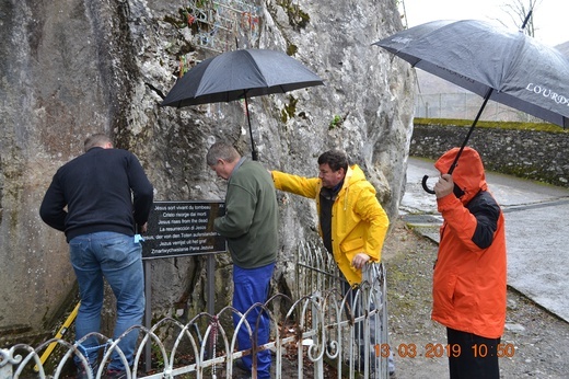 Polskie tablice w Lourdes