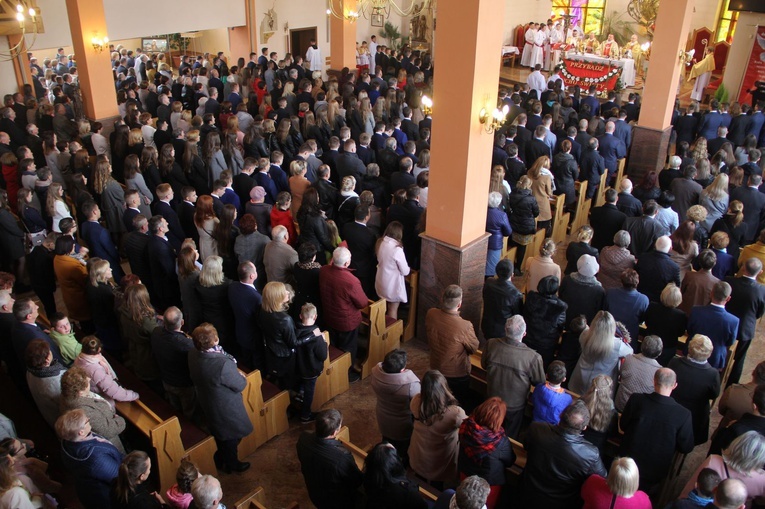 Bierzmowanie w Gnojniku i Jadownikach: Dziś biskup przepytał rodziców