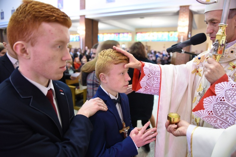 Bierzmowanie u Matki Bożej Nieustającej Pomocy w Mielcu - cz. 1