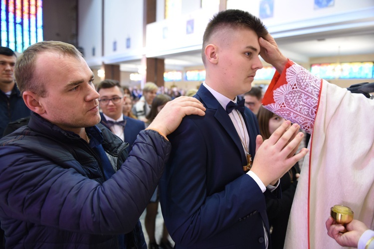 Bierzmowanie u Matki Bożej Nieustającej Pomocy w Mielcu - cz. 1