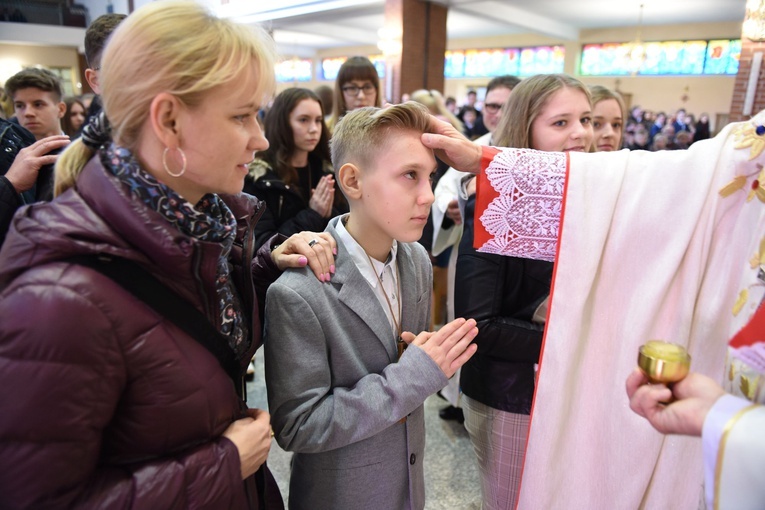 Bierzmowanie u Matki Bożej Nieustającej Pomocy w Mielcu - cz. 1