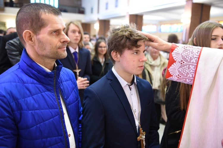 Bierzmowanie u Matki Bożej Nieustającej Pomocy w Mielcu - cz. 1