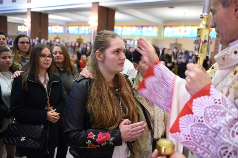 Bierzmowanie u Matki Bożej Nieustającej Pomocy w Mielcu - cz. 1