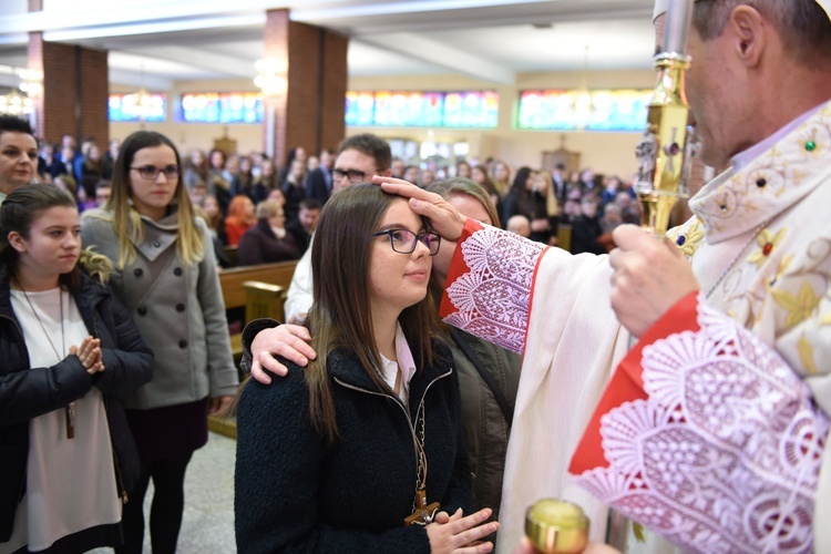 Bierzmowanie u Matki Bożej Nieustającej Pomocy w Mielcu - cz. 1