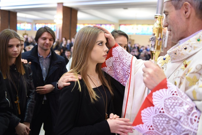 Bierzmowanie u Matki Bożej Nieustającej Pomocy w Mielcu - cz. 1