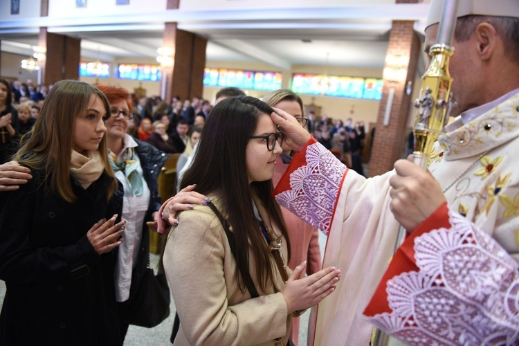 Bierzmowanie u Matki Bożej Nieustającej Pomocy w Mielcu - cz. 1