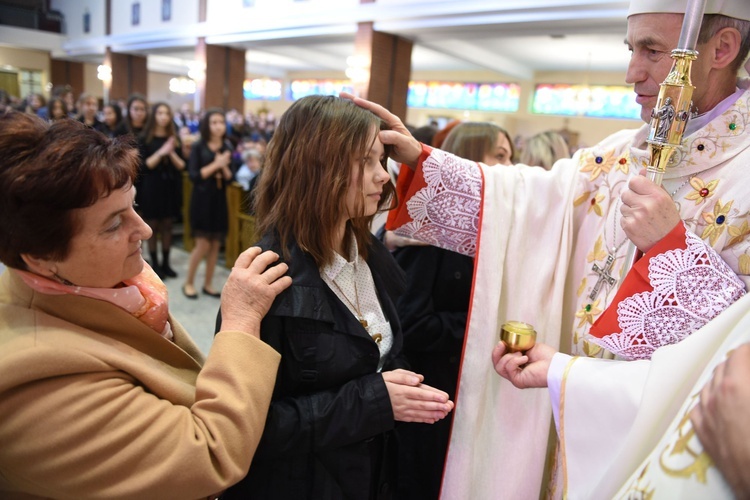 Bierzmowanie u Matki Bożej Nieustającej Pomocy w Mielcu - cz. 1