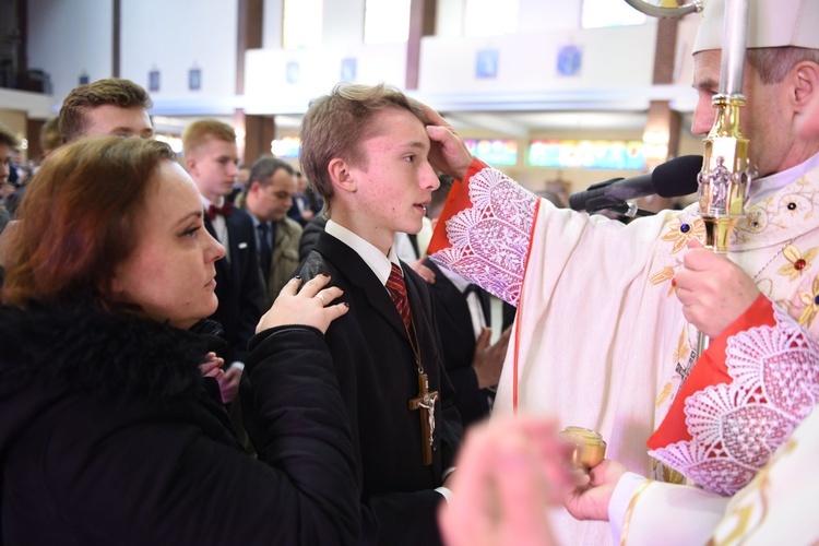 Bierzmowanie u Matki Bożej Nieustającej Pomocy w Mielcu - cz. 1