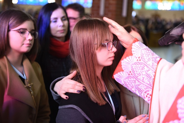 Bierzmowanie u Matki Bożej Nieustającej Pomocy w Mielcu - cz. 1