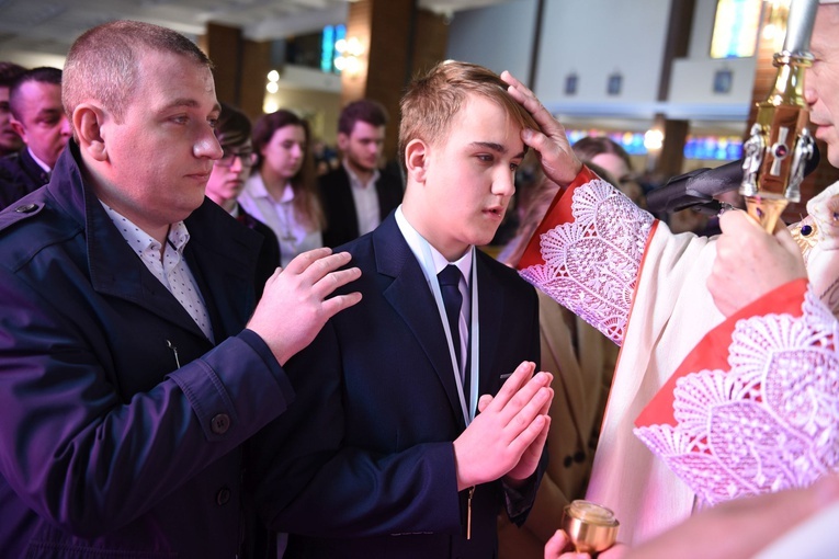 Bierzmowanie u Matki Bożej Nieustającej Pomocy w Mielcu - cz. 1