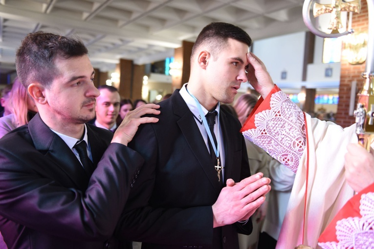 Bierzmowanie u Matki Bożej Nieustającej Pomocy w Mielcu - cz. 1