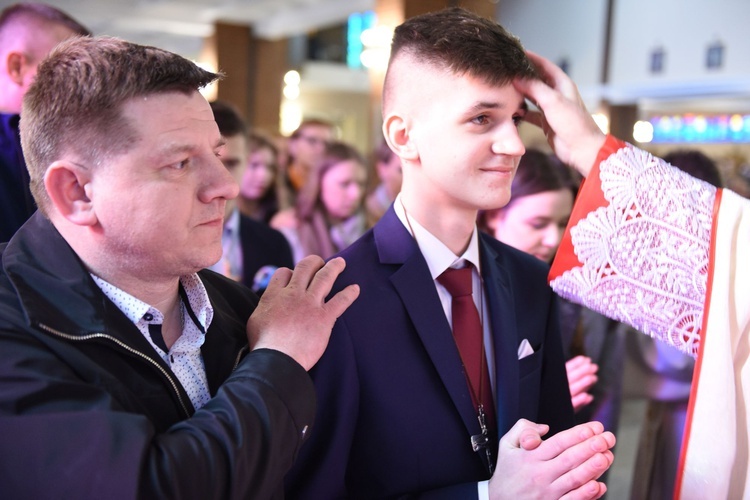 Bierzmowanie u Matki Bożej Nieustającej Pomocy w Mielcu - cz. 1