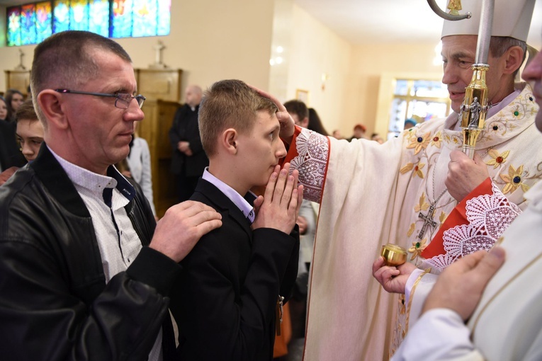 Bierzmowanie u Matki Bożej Nieustającej Pomocy w Mielcu - cz. 1
