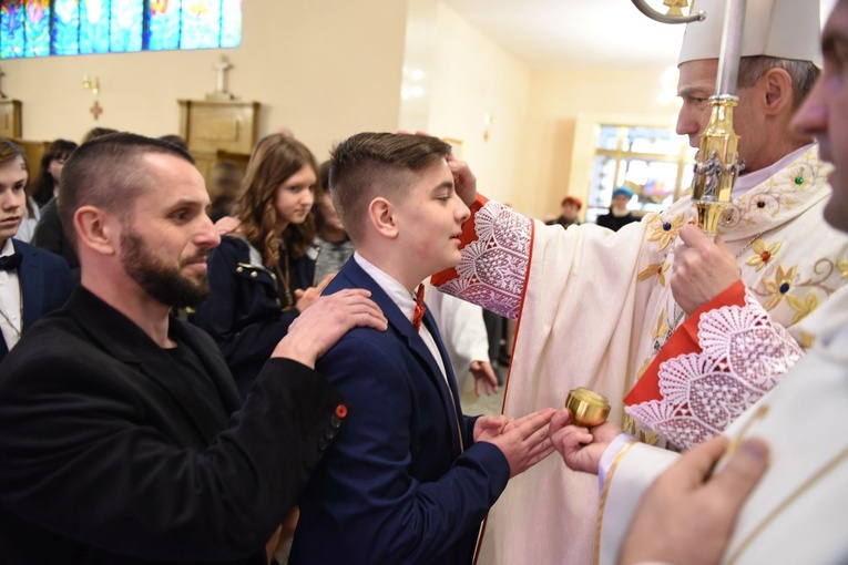 Bierzmowanie u Matki Bożej Nieustającej Pomocy w Mielcu - cz. 1
