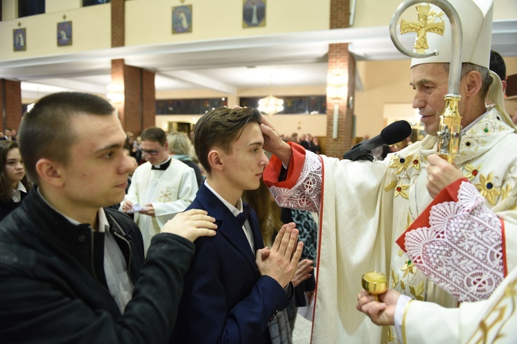 Bierzmowanie u Matki Bożej Nieustającej Pomocy w Mielcu - cz. 2