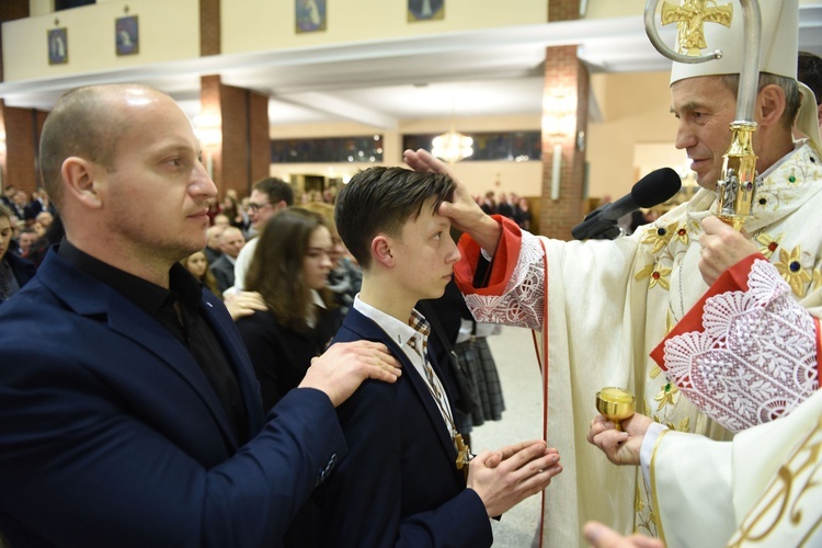 Bierzmowanie u Matki Bożej Nieustającej Pomocy w Mielcu - cz. 2