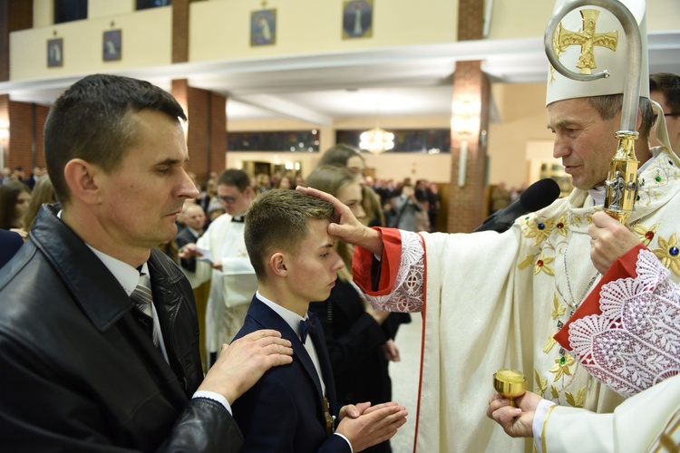 Bierzmowanie u Matki Bożej Nieustającej Pomocy w Mielcu - cz. 2