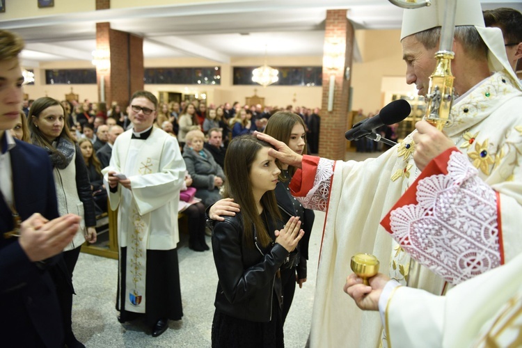 Bierzmowanie u Matki Bożej Nieustającej Pomocy w Mielcu - cz. 2