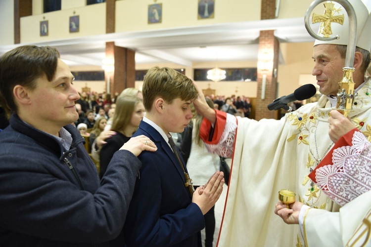 Bierzmowanie u Matki Bożej Nieustającej Pomocy w Mielcu - cz. 2