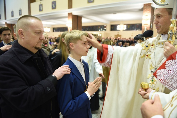 Bierzmowanie u Matki Bożej Nieustającej Pomocy w Mielcu - cz. 2