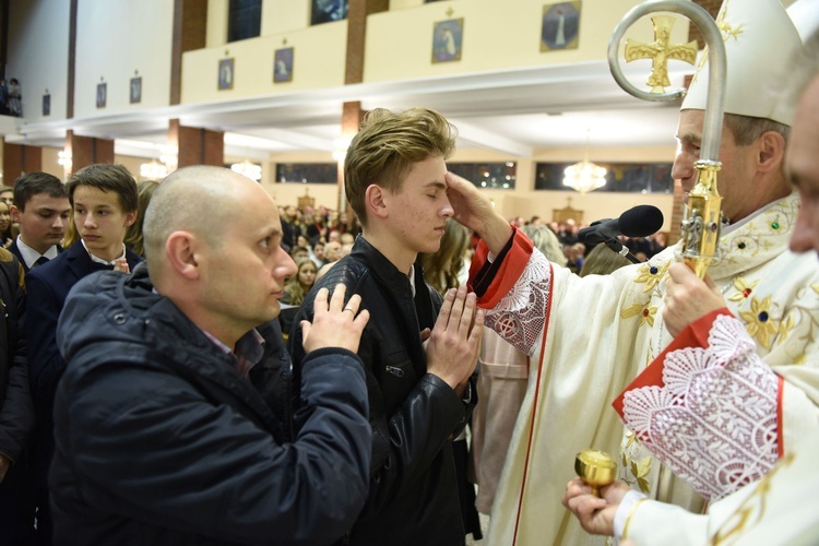 Bierzmowanie u Matki Bożej Nieustającej Pomocy w Mielcu - cz. 2