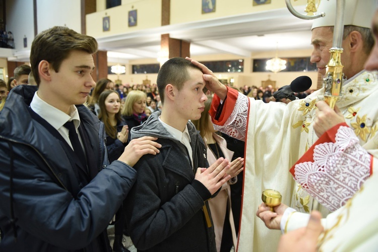 Bierzmowanie u Matki Bożej Nieustającej Pomocy w Mielcu - cz. 2