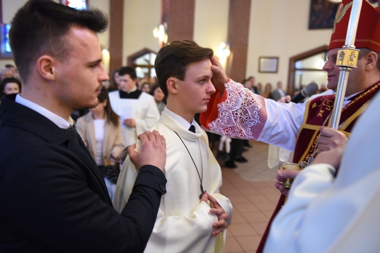 Bierzmowanie w par. Miłosierdzia Bożego w Brzesku