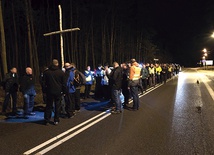 Trasę ze Stalowej Woli do Niska pokonało około 150 mężczyzn.