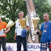 Z pucharem za zdobycie mistrzostwa kraju.