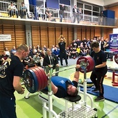 Niepełnosprawni sztangiści konkurowali bez kompleksów.