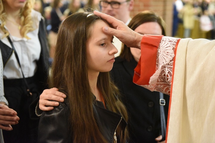 Bierzmowanie u Matki Bożej Nieustającej Pomocy w Mielcu - cz. 2