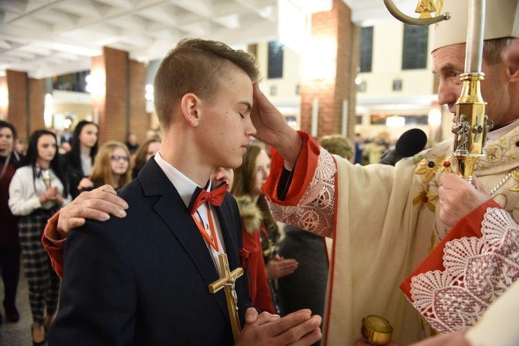 Bierzmowanie u Matki Bożej Nieustającej Pomocy w Mielcu - cz. 2