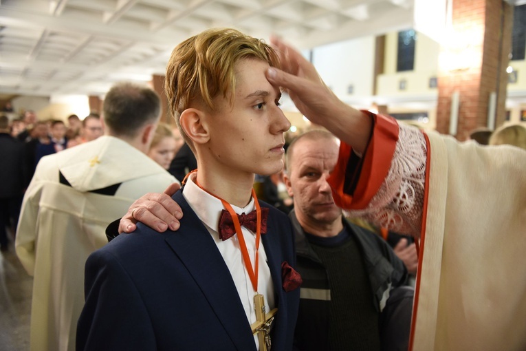 Bierzmowanie u Matki Bożej Nieustającej Pomocy w Mielcu - cz. 2