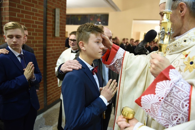 Bierzmowanie u Matki Bożej Nieustającej Pomocy w Mielcu - cz. 2