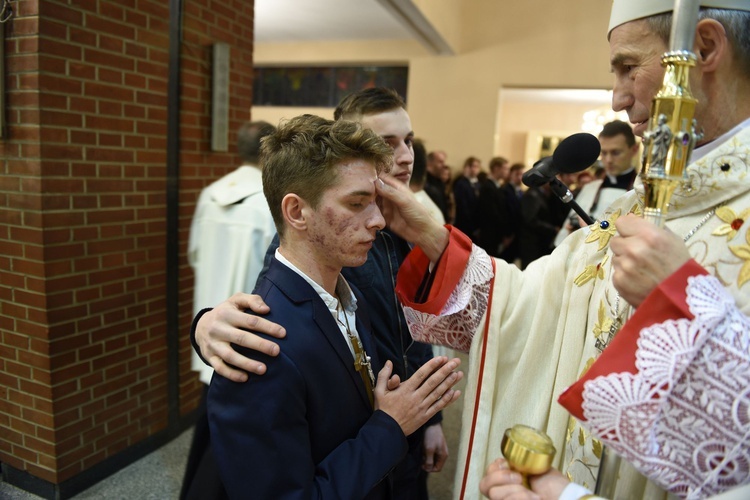 Bierzmowanie u Matki Bożej Nieustającej Pomocy w Mielcu - cz. 2