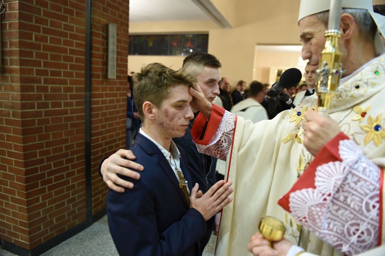 Bierzmowanie u Matki Bożej Nieustającej Pomocy w Mielcu - cz. 2