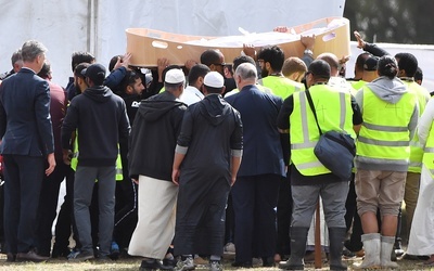 Pierwsze pogrzeby ofiar ataków na meczety w Christchurch