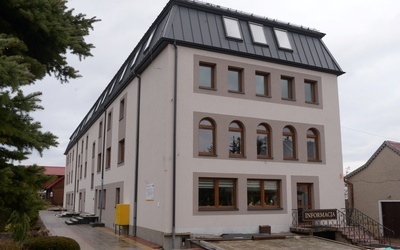 W odremontowanym Domu Pielgrzyma nadal mieści się sekretariat i biuro informacyjne sanktuarium.