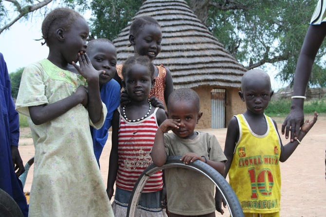 Dzieci z Sudanu Płd. potrzebują pomocy