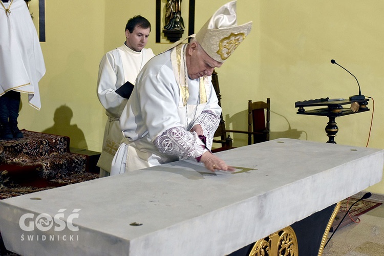 Konsekracja ołtarza w Wałbrzychu