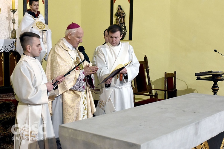 Konsekracja ołtarza w Wałbrzychu