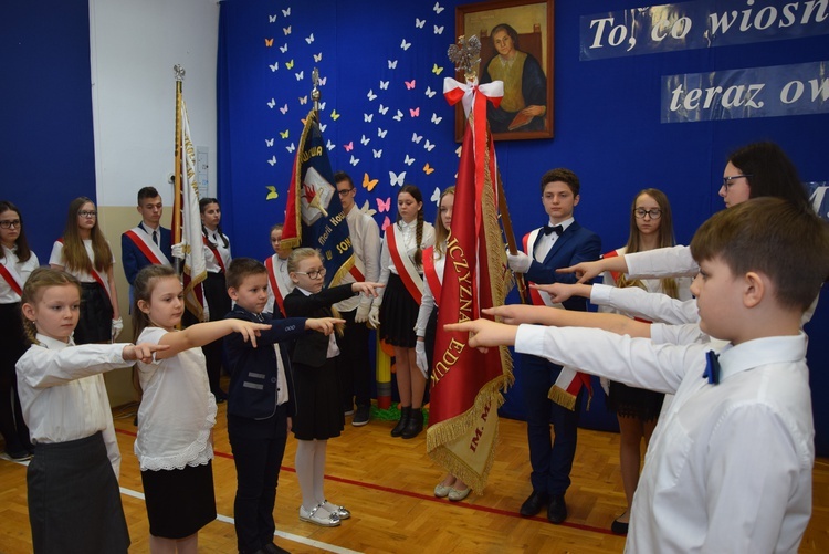 Nadanie imienia Szkole Podstawowej w Trębkach