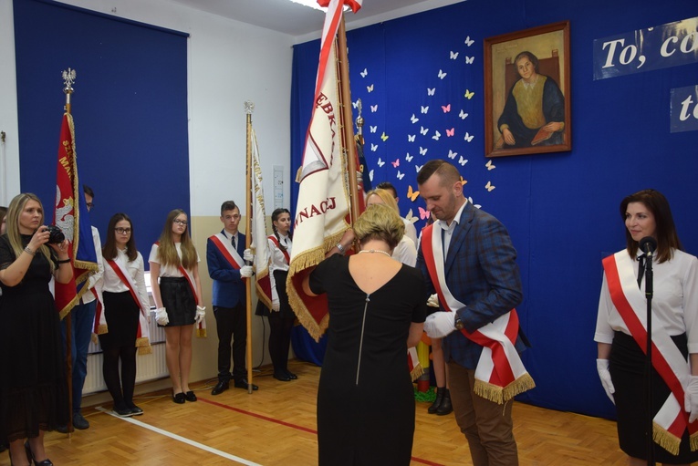 Nadanie imienia Szkole Podstawowej w Trębkach
