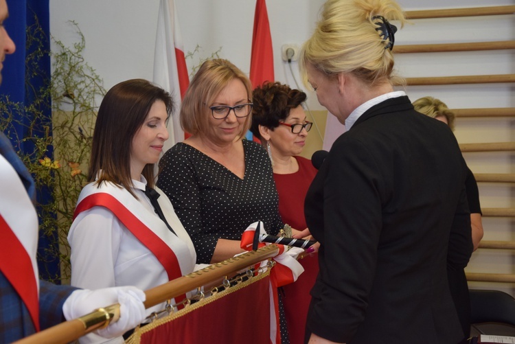 Nadanie imienia Szkole Podstawowej w Trębkach